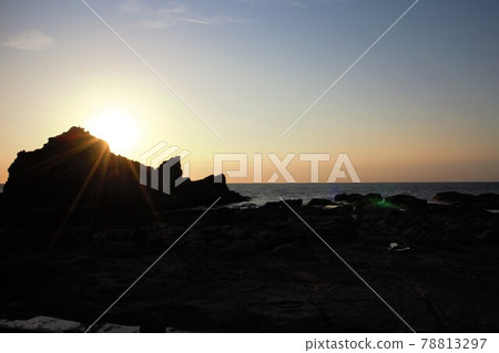 Senjojiki Sunset, Sea and Rock [June, Aomori Prefecture] 78813297