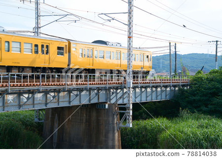 Yellow JNR 115 series train bound for Okayama Station running on the Sanyo Main Line Ashimori River Railway Bridge 1 Kita-ku, Okayama City, Okayama Prefecture Yellow JNR 115 series train bound for Okayama Station running on the Sanyo Main Line Ashimori River Railway Bridge 1 Kita-ku, Okayama City, Okayama Prefecture 78814038