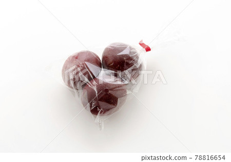Passion fruit in a bag 78816654