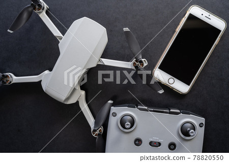 Drone_black 背景 78820550