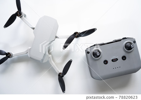 Drone_white 背景 78820623