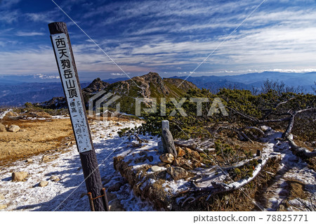 East Tengu seen from the Yatsugatake mountain range and Nishi Tengu in early winter 78825771