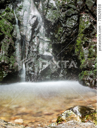 初夏的秋川溪谷，龍神瀑布和溪流的美景盡收眼底 78826938