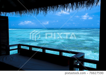 從馬爾代夫水上小屋看到的鈷藍色大海（對角線） 78827590