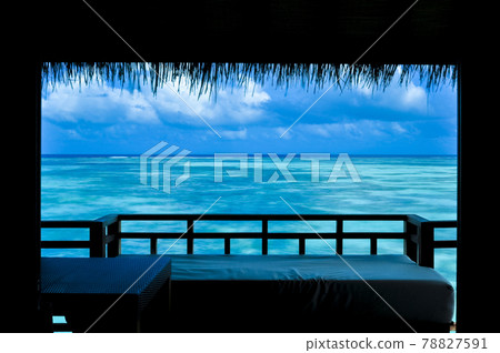 從馬爾代夫水上小屋看到的鈷藍色大海（正面） 78827591