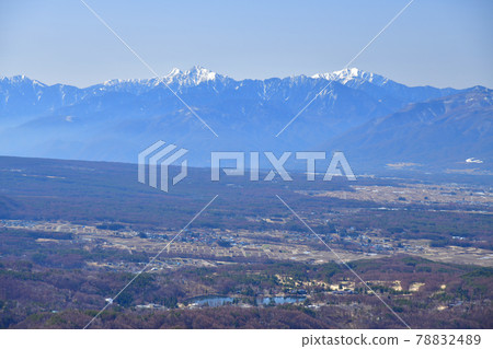 View of Mt. Kaikoma and Mt. Senjo from around Lake Shirakaba [2021.3] 78832489