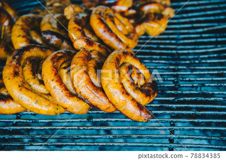 Selective focus on Sai aua Northern Thai spicy sausage food grilled on grid 78834385