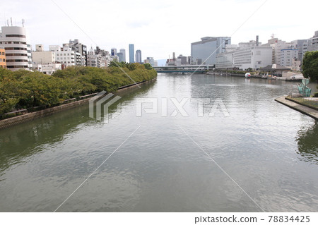 從天神橋看到的堂島川和大川 78834425