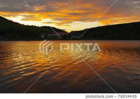 Sunset at Lake Shirakaba, Tateshina Plateau, Nagano Prefecture Sunset at Lake Shirakaba, Tateshina Plateau, Nagano Prefecture 78834430