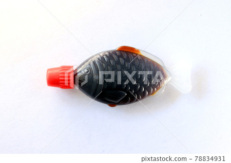 Fish-shaped soy sauce vial 78834931