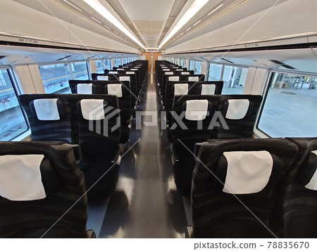 Inside the E657 series ordinary seats 78835670