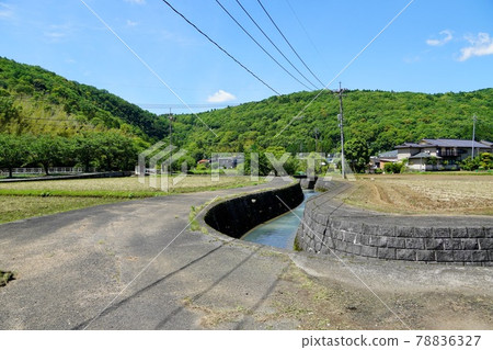 秋吉堂附近的渡槽(山口縣) 秋吉堂附近的渡槽(山口縣) 78836327