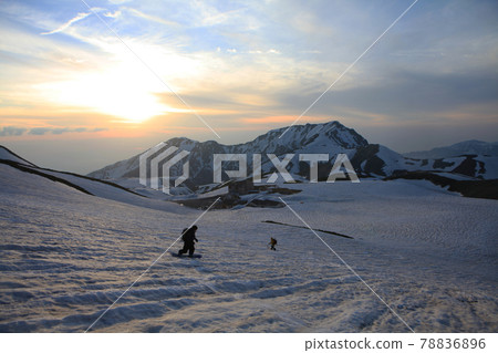 室堂日落和滑雪板 室堂日落和滑雪板 78836896
