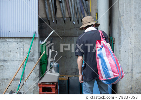 Street life walking homeless 78837358