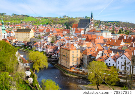 Panoramic view of Cesky Krumlov and river Vltava in the South Bohemian region, Czech Republic. 78837855
