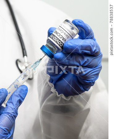 Corona virus vaccine in doctor hands 78838537