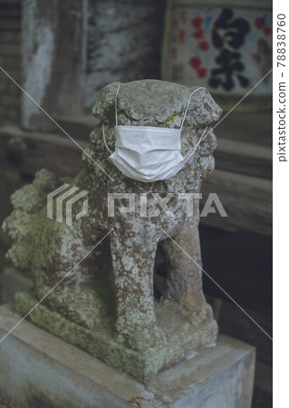 福岡縣絲島市櫻井神社戴著電暈刀面具 78838760