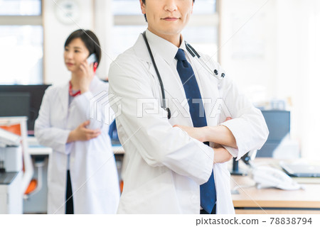 Young male and female medical team 78838794