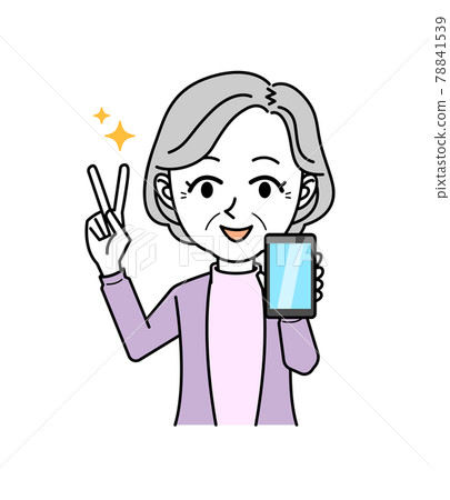 拿著智能手機和簽署和平標誌的資深婦女 78841539