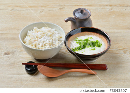 武虎悟飯。 Mugimeshi（米飯）和 tororo 湯（長土豆）。 78843807