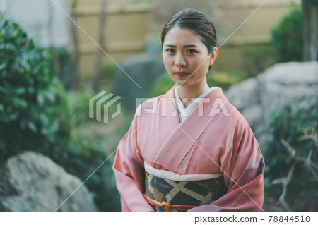 Kimono women's worries in their 20s Kimono women's worries in their 20s 78844510
