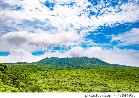 Scenery of Mt. Mihara seen on a trekking course from the top of Mt. Mihara, a volcano on Izu Oshima in Oshima Town, Tokyo 78844953