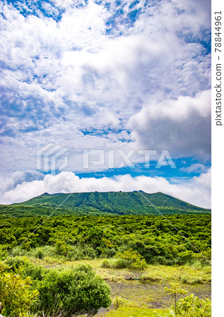 Scenery of Mt. Mihara seen on a trekking course from the top of Mt. Mihara, a volcano on Izu Oshima in Oshima Town, Tokyo 78844961
