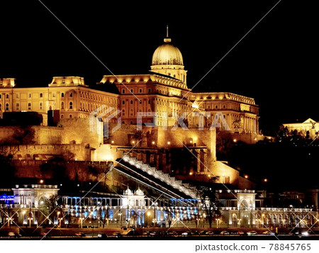 [Budapest, Hungary] Night view of Buda Castle seen from the opposite bank 78845765