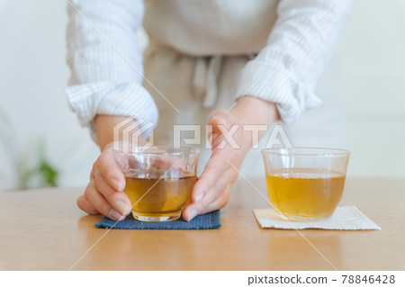 Summer barley tea housewife Summer barley tea housewife 78846428