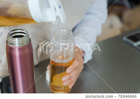 Water bottle preparation mom housework 78846668