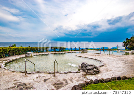 Hama no Yu, a public hot spring open-air bath near Motomachi Port on Izu Oshima 78847330
