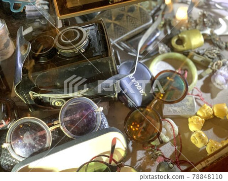 Chinese antiques and junk Chinese antiques and junk 78848110