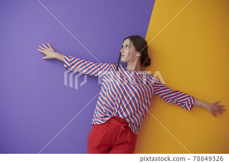 Young female model with open wide arms Young female model with open wide arms 78849326