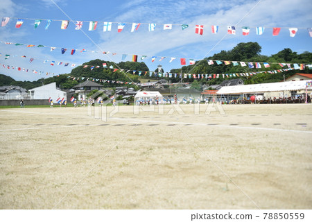 The national flag for the athletic meet shines in the blue sky 78850559