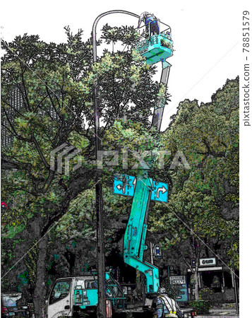 修剪高空作業平台上的危險樹枝 78851579