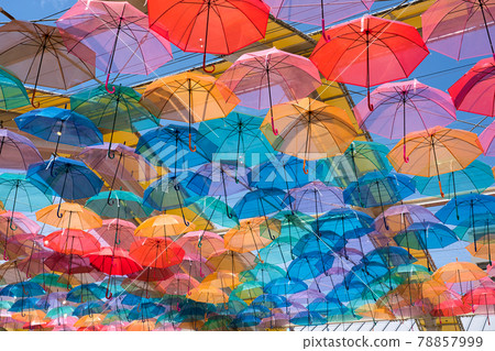 裝飾松江市唐門廣場天花板的傘狀天空 78857999