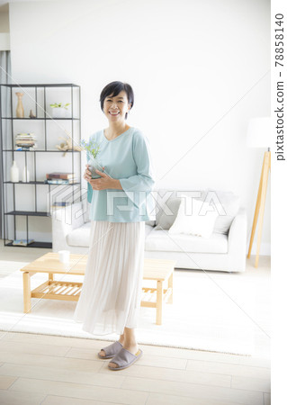 Living ladies 78858140