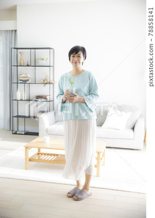 Living ladies Living ladies 78858141