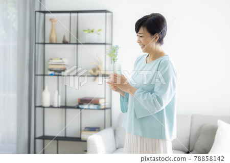 Living ladies Living ladies 78858142