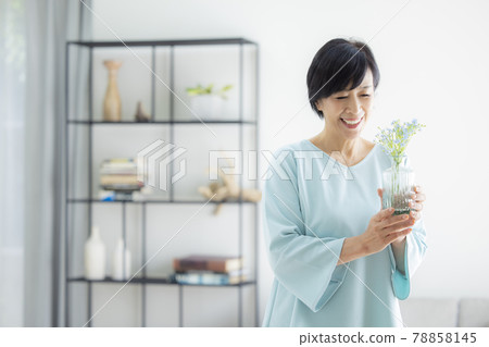 Living ladies Living ladies 78858145