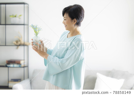 Living ladies Living ladies 78858149