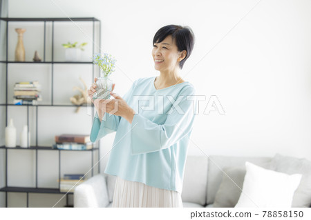 Living ladies Living ladies 78858150