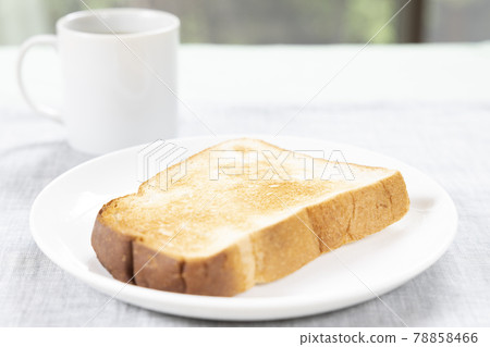 Delicious breakfast toast and coffee 78858466