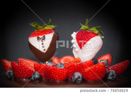 Strawberry bride groom at chocolate wedding cake Strawberry bride groom at chocolate wedding cake 78858829
