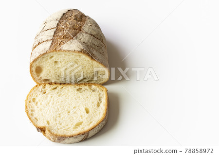 Cut French bread sprinkled with rye flour 78858972
