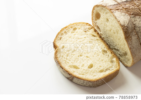 Cut French bread sprinkled with rye flour 78858973
