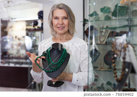 Jewelry store seller offers to buy malachite necklace Jewelry store seller offers to buy malachite necklace 78859402