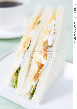 美味的火腿蛋三明治和熱咖啡 美味的火腿蛋三明治和熱咖啡 78860687