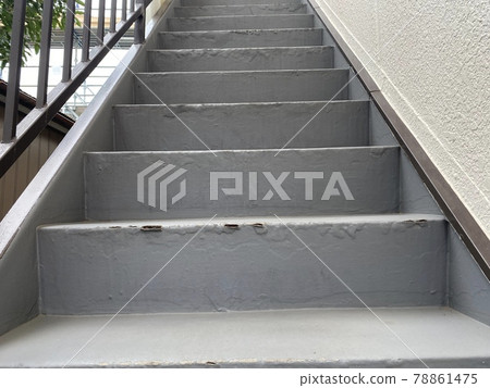 Deteriorated stairs and water leaks cause noticeable swelling of the waterproof part 78861475