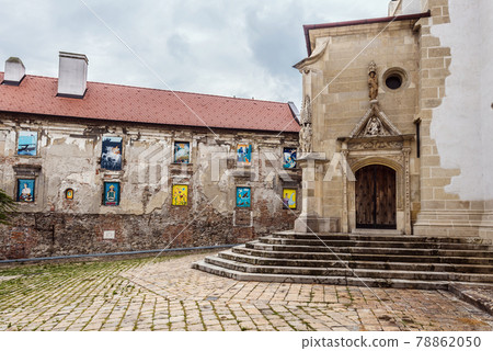 Painting on House with Art in Windows 78862050